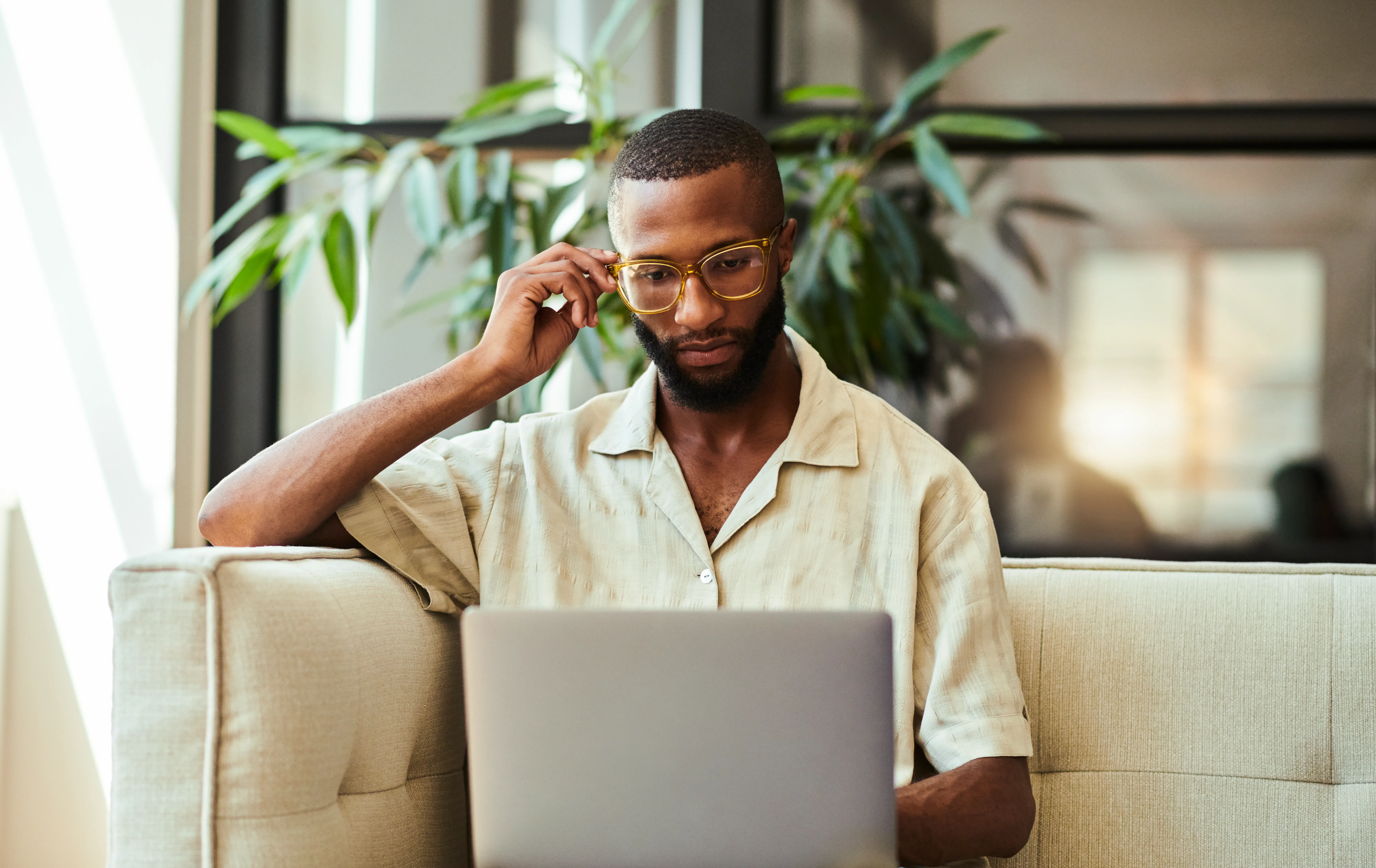 man ordering infidelity test